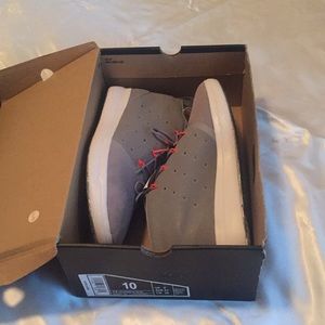 Under Armour Men’s Charged 24/7 Mid Cross-Trainer